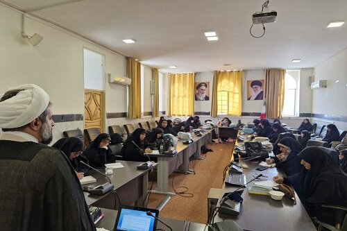 کارگاه تخصصی تربیت مربی عفاف و حجاب در کرمانشاه برگزار شد+عکس
