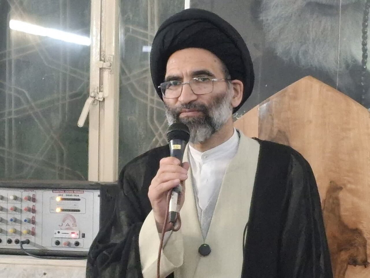 جهان تشنه معارف قرآن و احادیث محمد و آل‌محمد(ص) است