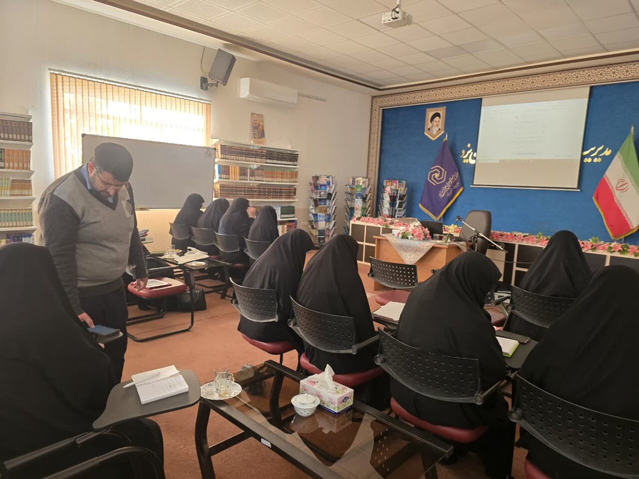 برگزاری کارگاه «هوش مصنوعی» ویژه معاونان فرهنگی مدارس علمیه خواهران استان یزد +تصاویر