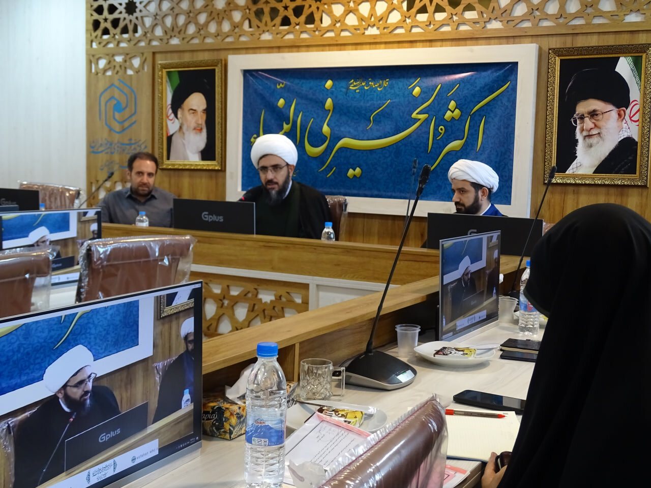 استقلال از مزایای حوزه های علمیه است