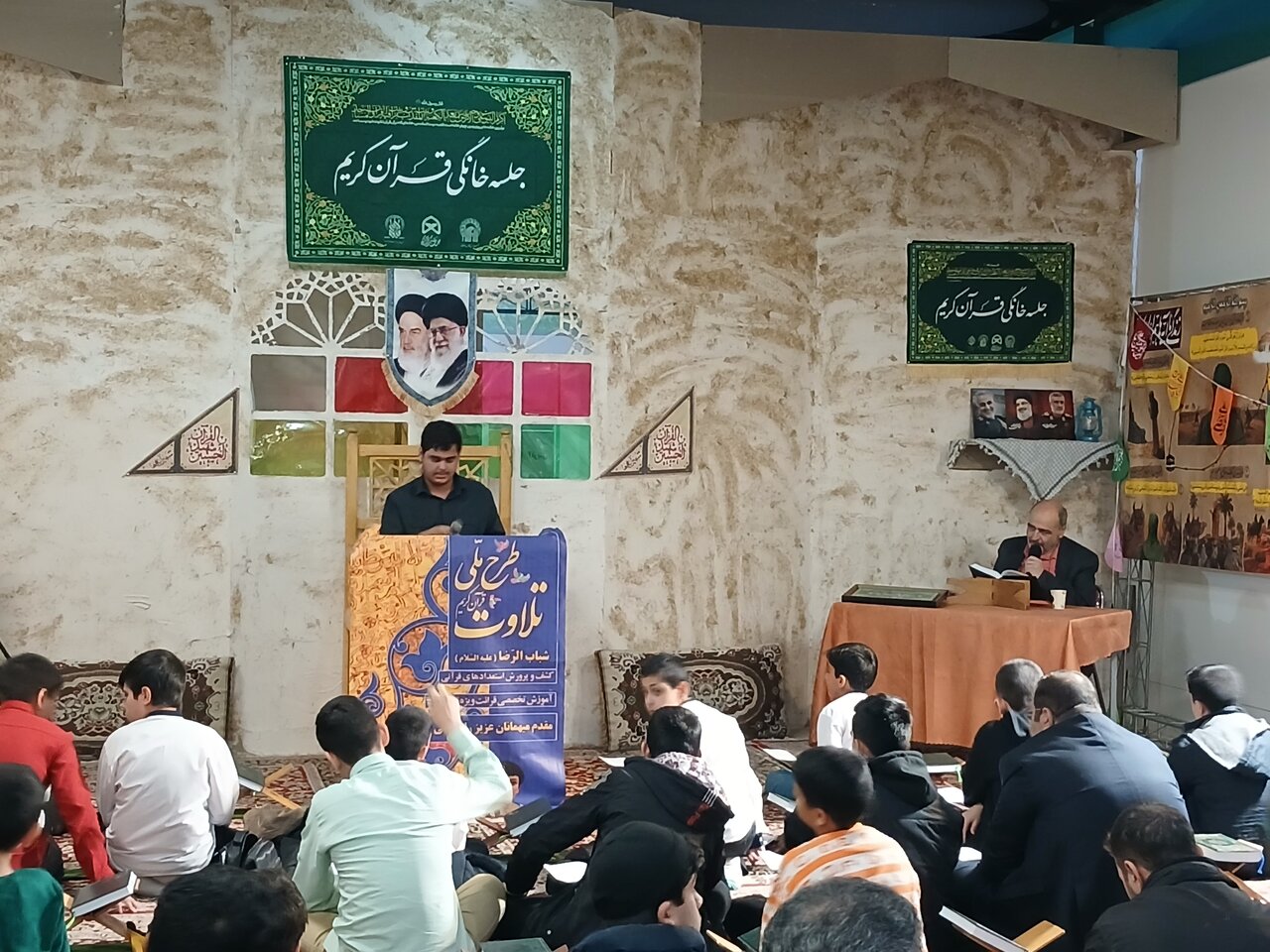 جلسات خانگی قرآن کریم در نوزدهمین نمایشگاه بین المللی قرآن و عترت در مشهد