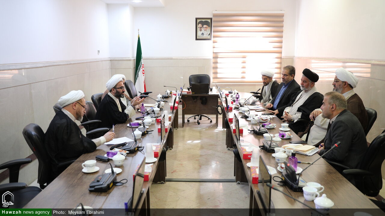 بررسی ظرفیت همکاری حوزه­‌های علمیه و پژوهشگاه معارف انقلاب اسلامی