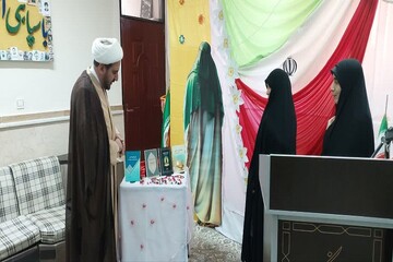 تصاویر/ رونمایی از چهار کتاب تألیفی در مدرسه علمیه نرجسیه سنقر و کلیایی