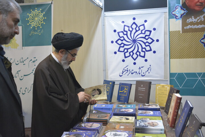 تصاویر/ بازدید نماینده ولی فقیه در آذربایجان غربی از هفدهمین نمایشگاه سراسری کتاب استان