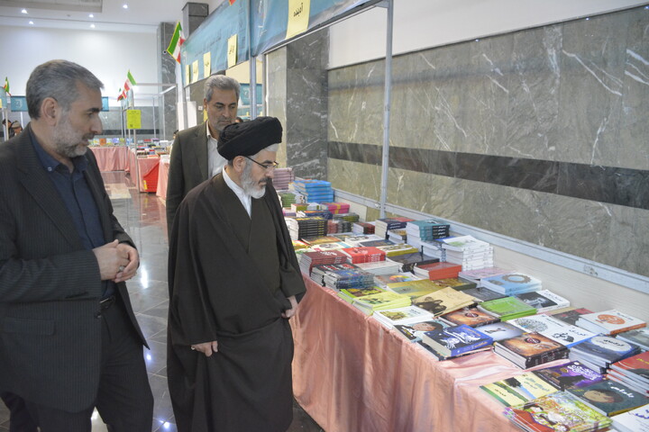 تصاویر/ بازدید نماینده ولی فقیه در آذربایجان غربی از هفدهمین نمایشگاه سراسری کتاب استان