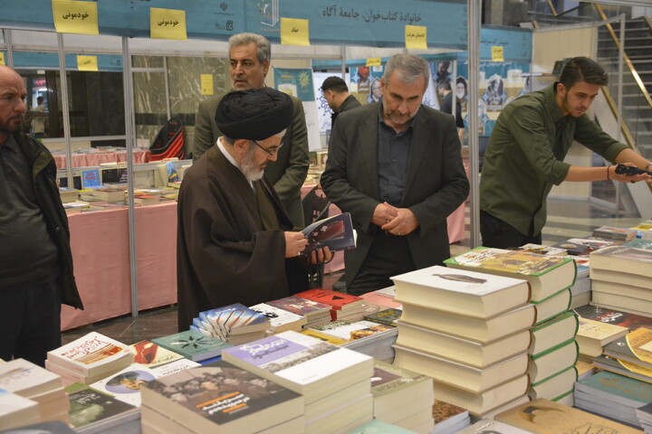 تصاویر/ بازدید نماینده ولی فقیه در آذربایجان غربی از هفدهمین نمایشگاه سراسری کتاب استان