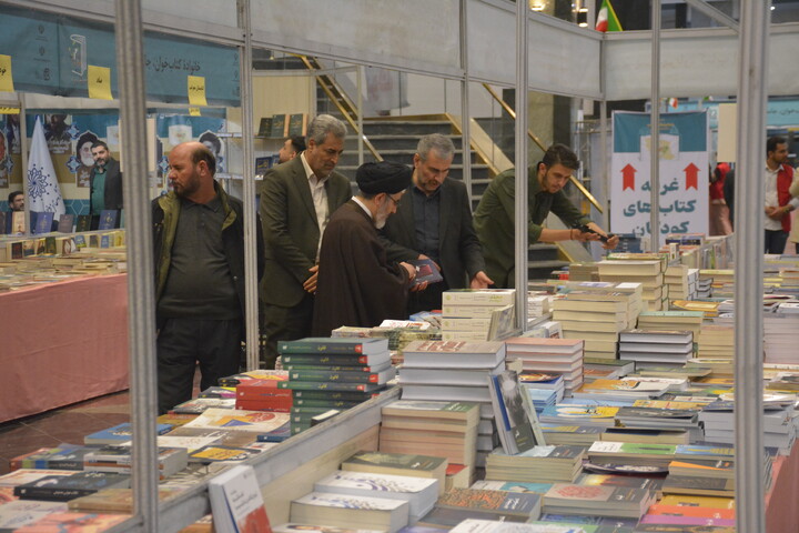 تصاویر/ بازدید نماینده ولی فقیه در آذربایجان غربی از هفدهمین نمایشگاه سراسری کتاب استان