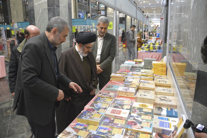 تصاویر/ بازدید نماینده ولی فقیه در آذربایجان غربی از هفدهمین نمایشگاه سراسری کتاب استان