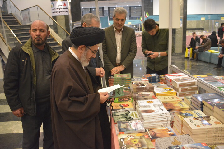 تصاویر/ بازدید نماینده ولی فقیه در آذربایجان غربی از هفدهمین نمایشگاه سراسری کتاب استان