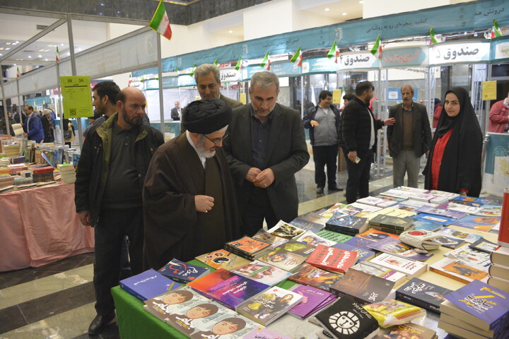 تصاویر/ بازدید نماینده ولی فقیه در آذربایجان غربی از هفدهمین نمایشگاه سراسری کتاب استان