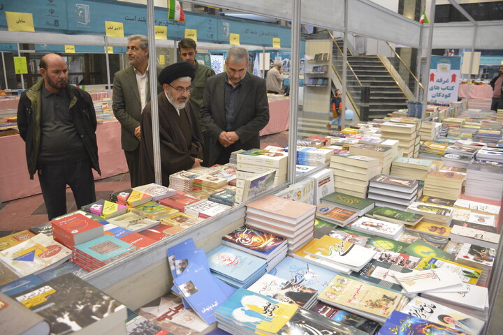تصاویر/ بازدید نماینده ولی فقیه در آذربایجان غربی از هفدهمین نمایشگاه سراسری کتاب استان