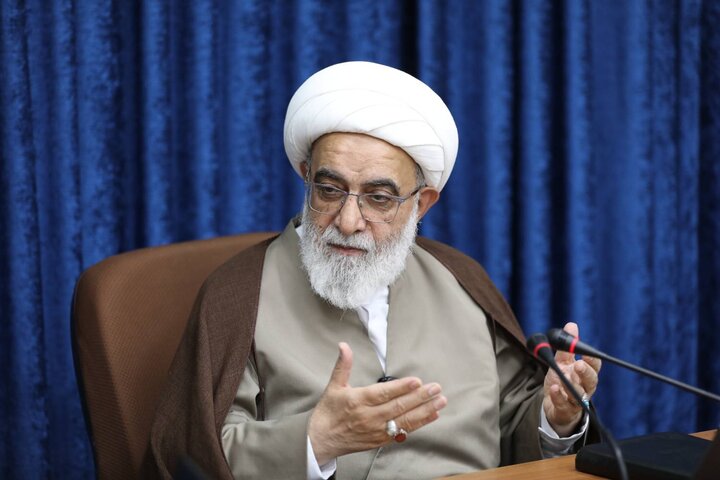 در برگزاری محافل و مجالس دینی، نقش روحانیت به حاشیه رانده نشود