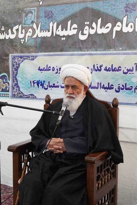 تصاویر / آیین تلبس جمعی از طلاب مدرسه علمیه در پاکدشت برگزار شد