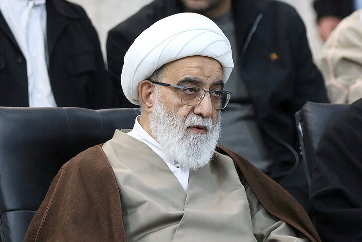 تصاویر/ نشست صمیمی مدیر حوزه های علمیه با اساتید و طلاب