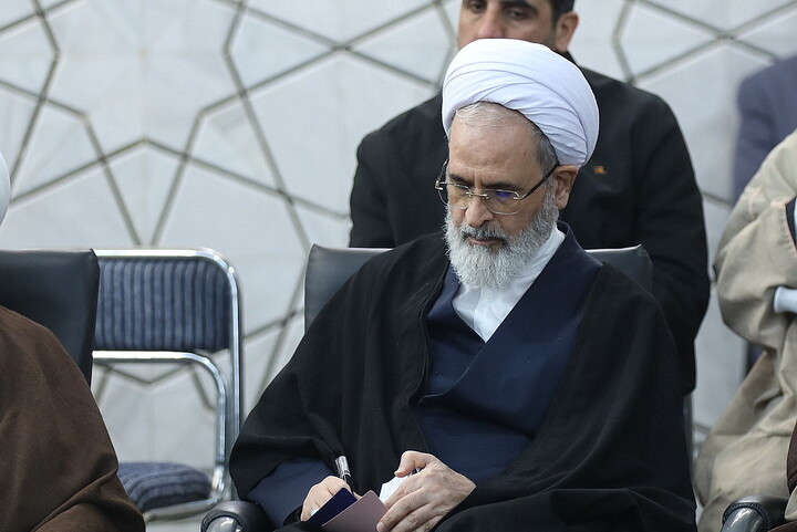 تصاویر/ نشست صمیمی مدیر حوزه های علمیه با اساتید و طلاب