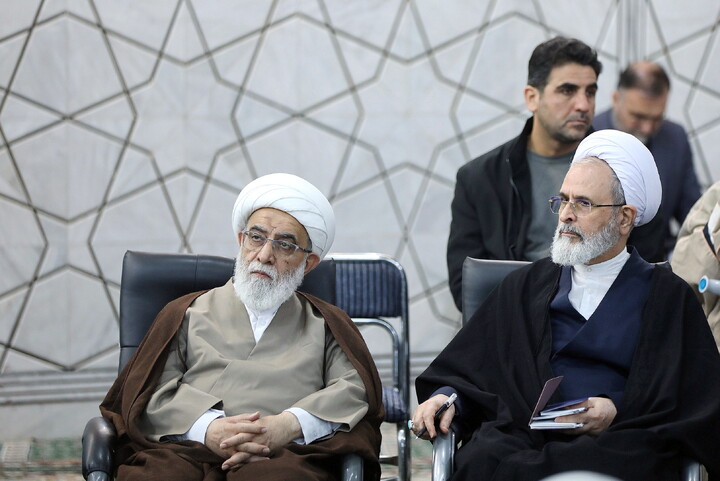 تصاویر/ نشست صمیمی مدیر حوزه های علمیه با اساتید و طلاب