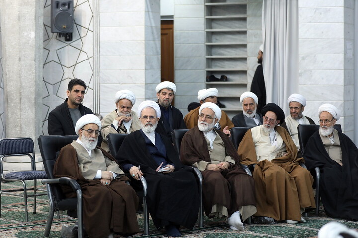 تصاویر/ نشست صمیمی مدیر حوزه های علمیه با اساتید و طلاب