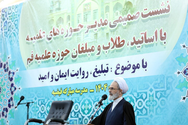 تصاویر/ نشست صمیمی مدیر حوزه های علمیه با اساتید و طلاب