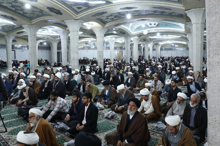 تصاویر/ نشست صمیمی مدیر حوزه های علمیه با اساتید و طلاب