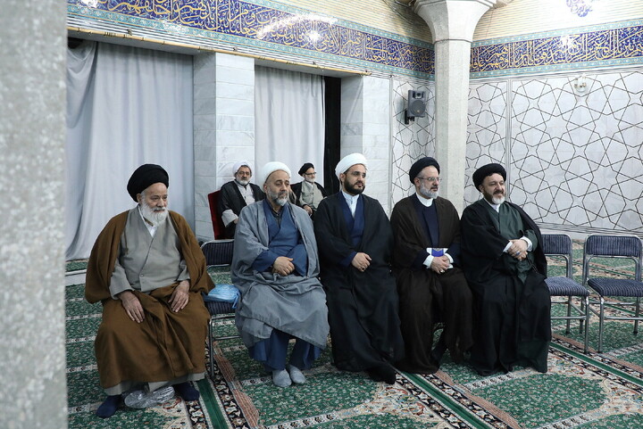 تصاویر/ نشست صمیمی مدیر حوزه های علمیه با اساتید و طلاب