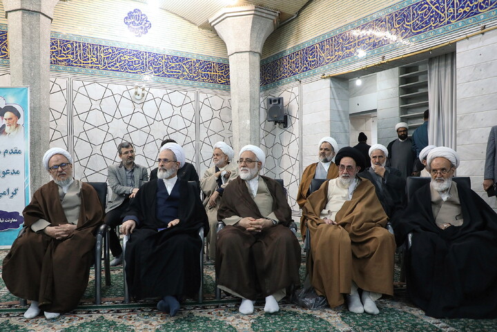 تصاویر/ نشست صمیمی مدیر حوزه های علمیه با اساتید و طلاب