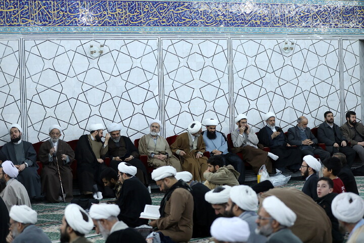 تصاویر/ نشست صمیمی مدیر حوزه های علمیه با اساتید و طلاب