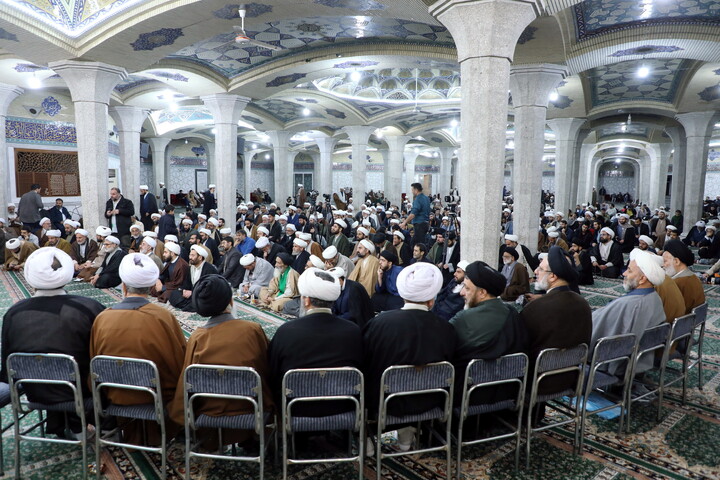 تصاویر/ نشست صمیمی مدیر حوزه های علمیه با اساتید و طلاب