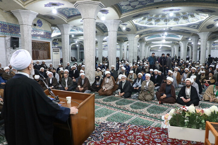 تصاویر/ نشست صمیمی مدیر حوزه های علمیه با اساتید و طلاب