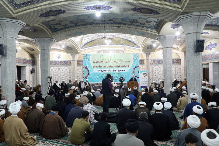 تصاویر/ نشست صمیمی مدیر حوزه های علمیه با اساتید و طلاب