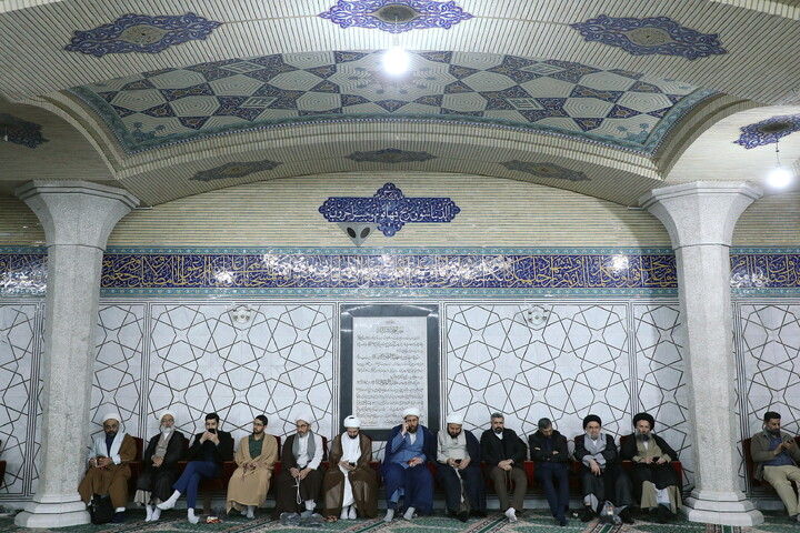 تصاویر/ نشست صمیمی مدیر حوزه های علمیه با اساتید و طلاب