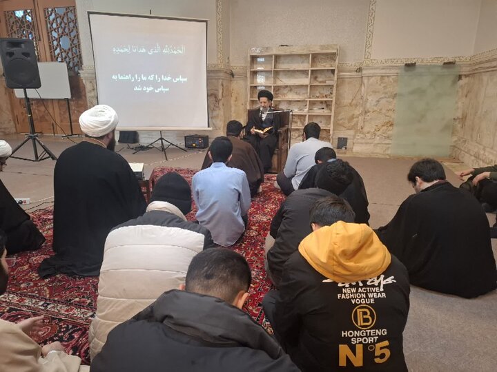 تصاویر/ برگزاری جلسه اخلاق  مدرسه علمیه امام حسین علیه السلام