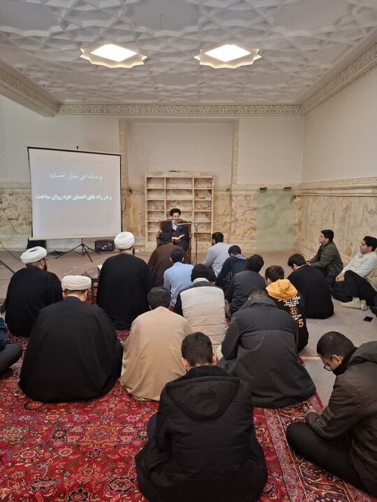تصاویر/ برگزاری جلسه اخلاق  مدرسه علمیه امام حسین علیه السلام
