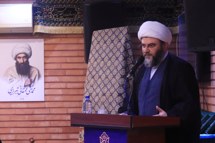 تصاویر/ آیین رونمایی از کتاب "شایستگان تقدیر"