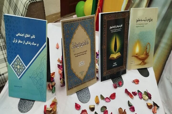 تصاویر/ رونمایی از چهار کتاب تألیفی در مدرسه علمیه نرجسیه سنقر و کلیایی