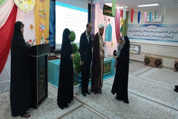 تصاویر/ رونمایی از چهار کتاب تألیفی در مدرسه علمیه نرجسیه سنقر و کلیایی