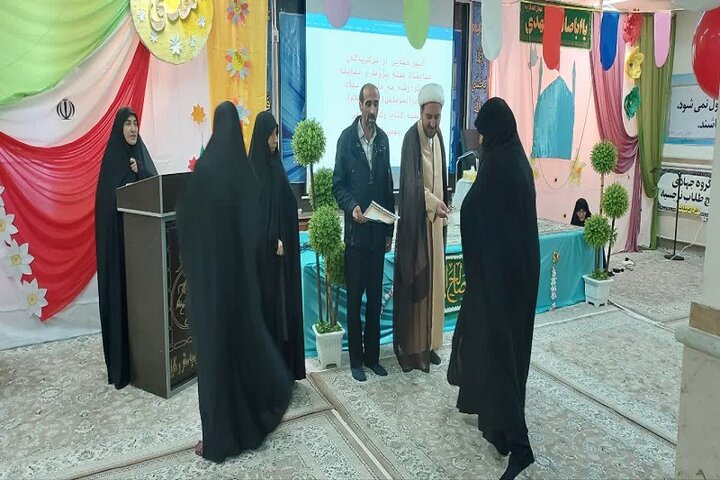 تصاویر/ رونمایی از چهار کتاب تألیفی در مدرسه علمیه نرجسیه سنقر و کلیایی