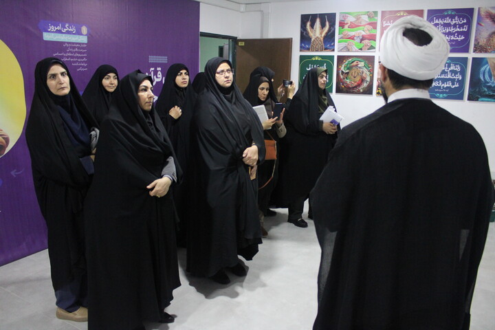 تصاویر/ بازدید بانوان مشاور دستگاه های اجرایی از نمایشگاه زندگی با آیه ها