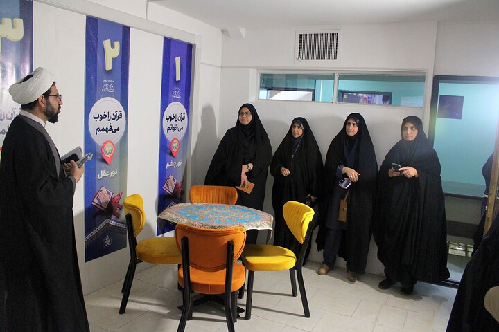 تصاویر/ بازدید بانوان مشاور دستگاه های اجرایی از نمایشگاه زندگی با آیه ها