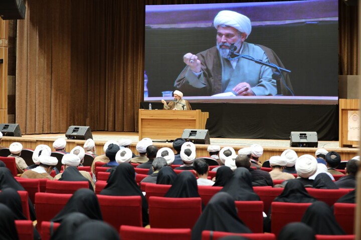 تصاویر/ برگزاری اجتماع تبیینی مبلغان یزد با حضور معاون تبلیغ حوزه های علمیه کشور