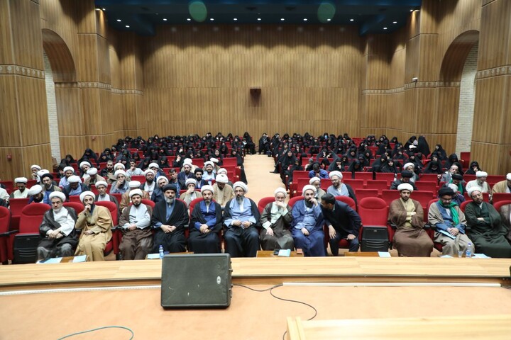 تصاویر/ برگزاری اجتماع تبیینی مبلغان یزد با حضور معاون تبلیغ حوزه های علمیه کشور