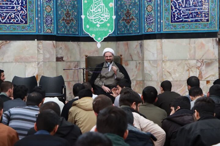 تصاویر | جلسه حجت الاسلام والمسلمین مذهب جعفری معاونت تبلیغ و امور فرهنگی حوزه تهران با طلاب مدرسه علمیه آیت الله مجتهدی(ره)