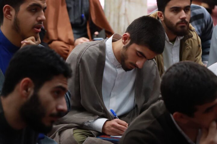 تصاویر | جلسه حجت الاسلام والمسلمین مذهب جعفری معاونت تبلیغ و امور فرهنگی حوزه تهران با طلاب مدرسه علمیه آیت الله مجتهدی(ره)