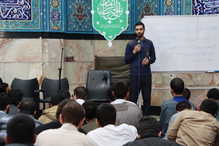 تصاویر | جلسه حجت الاسلام والمسلمین مذهب جعفری معاونت تبلیغ و امور فرهنگی حوزه تهران با طلاب مدرسه علمیه آیت الله مجتهدی(ره)