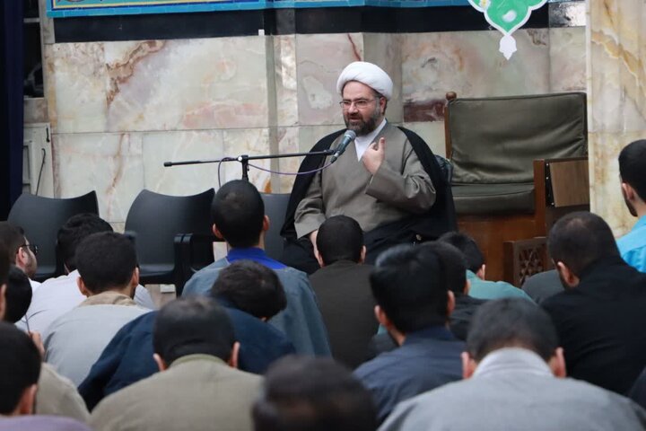 تصاویر | جلسه حجت الاسلام والمسلمین مذهب جعفری معاونت تبلیغ و امور فرهنگی حوزه تهران با طلاب مدرسه علمیه آیت الله مجتهدی(ره)