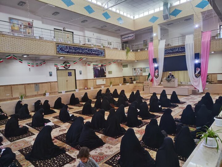 درس اخلاق طلاب مدرسه علمیه ریحانة‌الرسول ارومیه