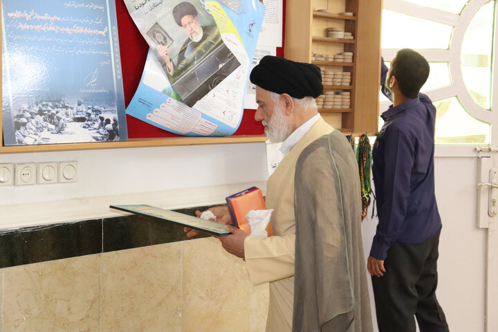 تصاویر/ غبارروبی مساجد دیّر در آستانه ماه مبارک رمضان