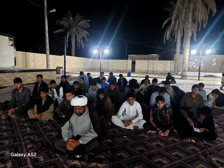 انجمبرگزاری آیین شبی با شهدا درباره برکات ماه رمضان در شهرستان جازموریان