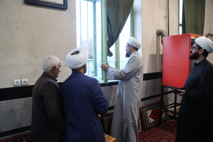 تصاویر / آیین غبار روبی مساجد با حضور نماینده ولی فقیه در استان همدان