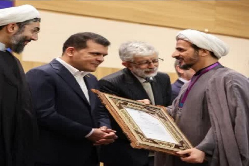 مدیر مؤسسه علامه طباطبایی کرمانشاه، برگزیده جشنواره بینالمللی فارابی شد+عکس