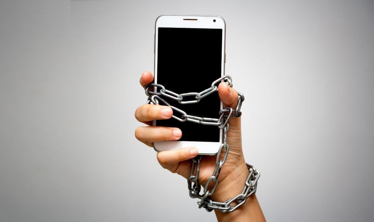 दिमागी भटकाव; सोशल मीडिया का युवाओं पर सबसे बड़ा हमला